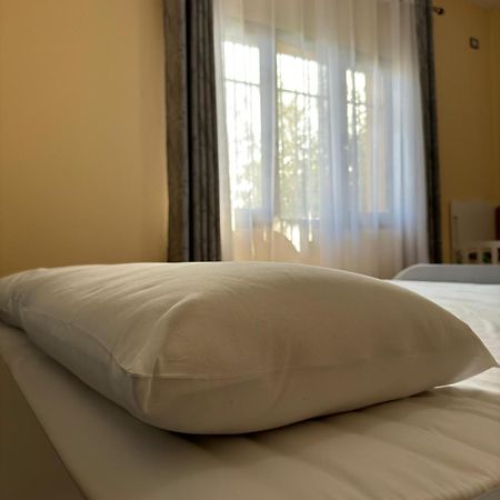 Vila Murati Tiranë Luaran gambar