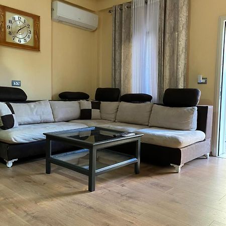 Vila Murati Tiranë Luaran gambar