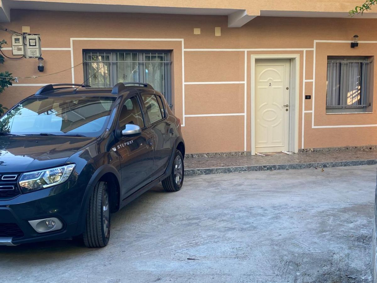 Vila Murati Tiranë Luaran gambar
