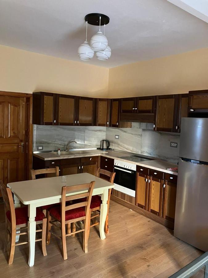 Vila Murati Tiranë Luaran gambar