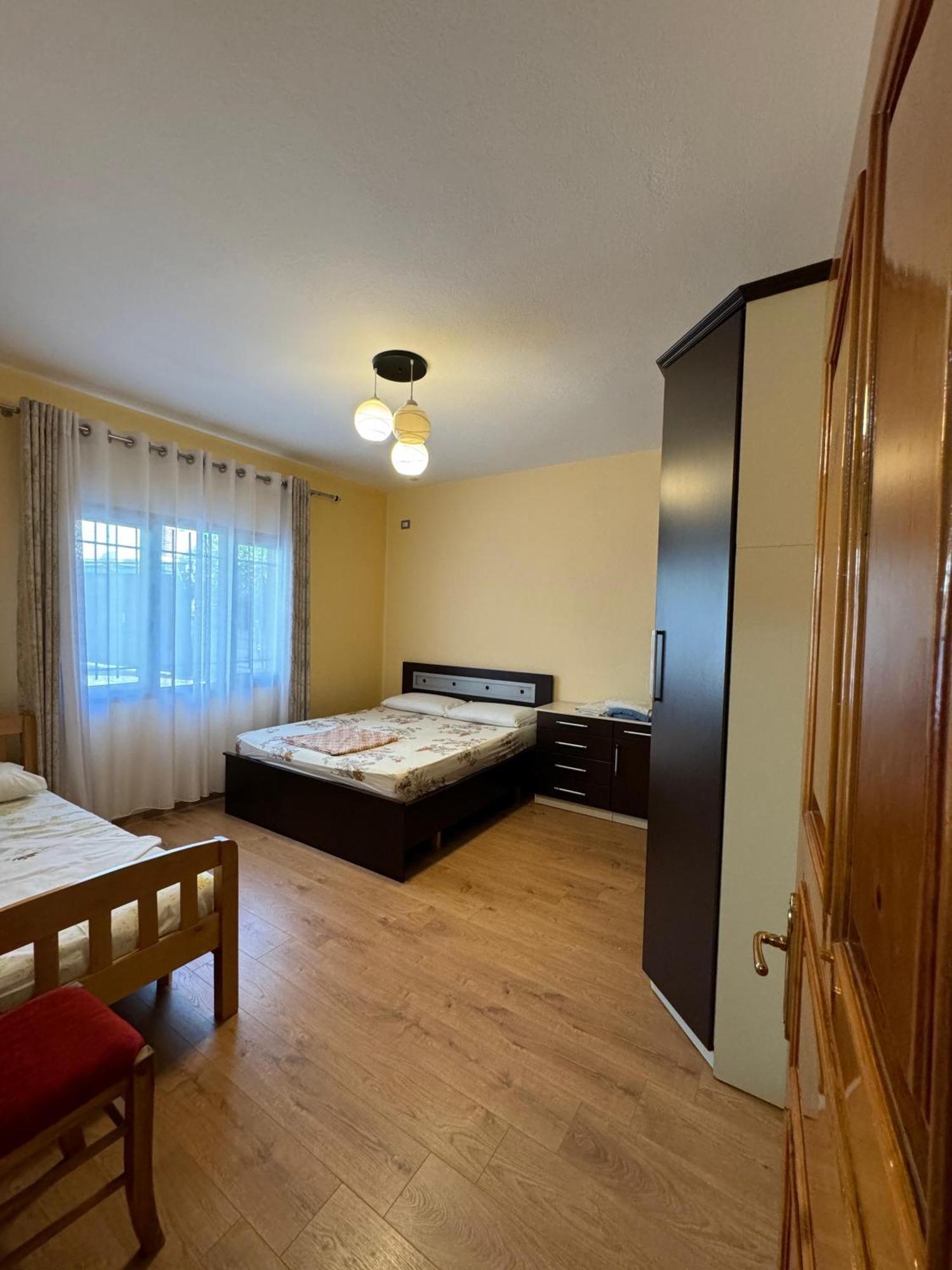 Vila Murati Tiranë Luaran gambar