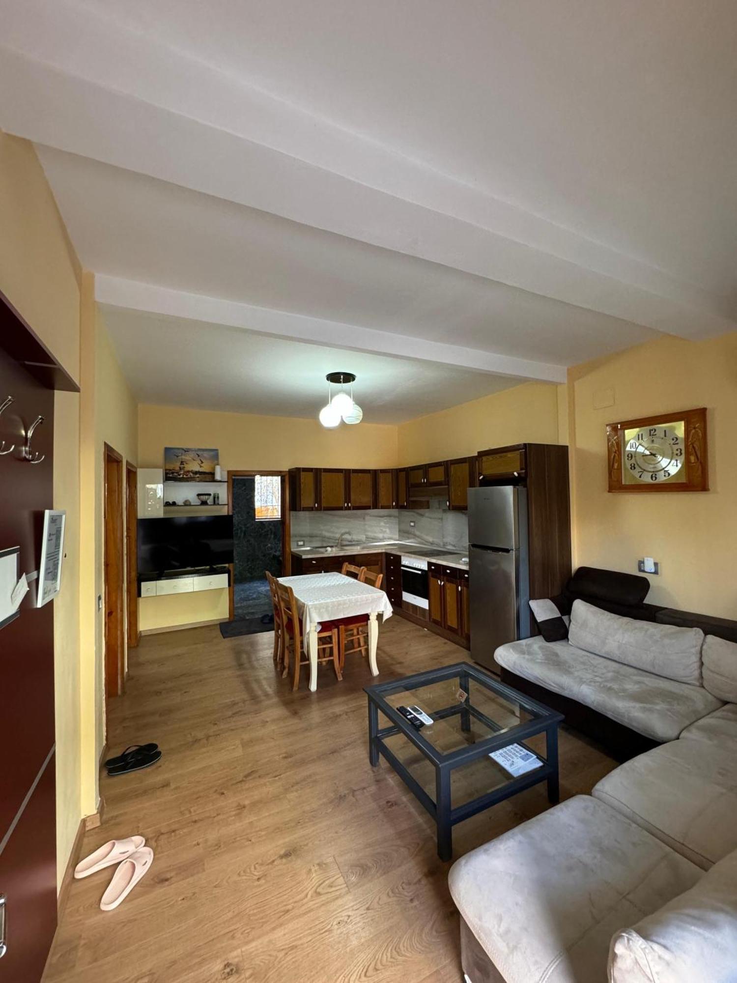 Vila Murati Tiranë Luaran gambar